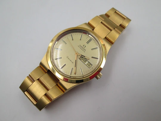 Omega Genève. Chapado oro y acero. Automático. Calendario. Brazalete. 1970