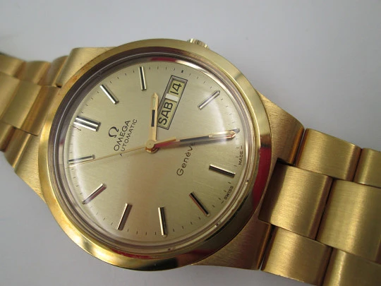 Omega Genève. Chapado oro y acero. Automático. Calendario. Brazalete. 1970