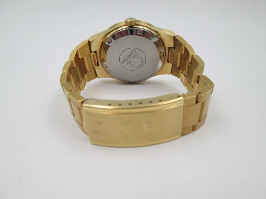 Omega Geneve. Gold plated & steel. Automatic. Calendar. Bracelet. 1970's