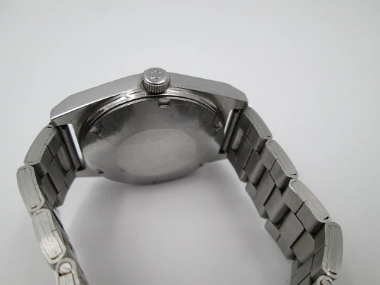 Omega Genève. Stainless steel. 1970's. Date. Automatic. Bracelet. Swiss