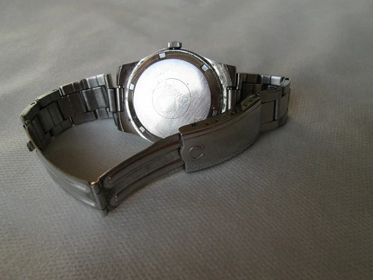 Omega Genève. Stainless steel. Automatic. 1970's. Bracelet. Date