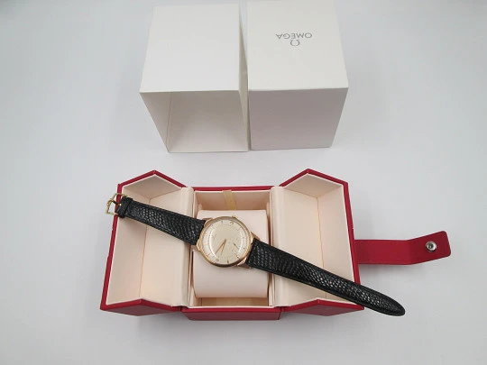 Omega Jumbo Calatrava men's watch. 80 microns pink gold plated. Manual wind. 1950's