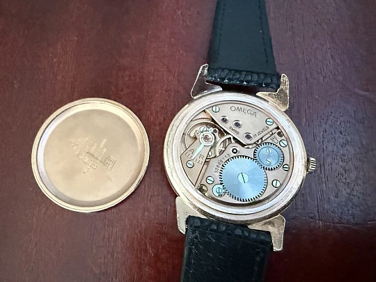 Omega Jumbo Calatrava men's watch. 80 microns pink gold plated. Manual wind. 1950's