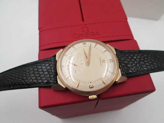 Omega Jumbo Calatrava. Chapado en oro rosa 80 micras. Cuerda manual. 1950. Suiza