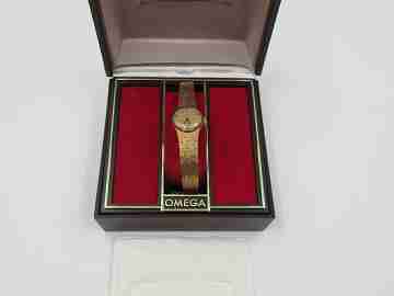 Omega mujer. Chapado oro y acero. Cuerda manual. Brazalete. Estuche. 1970