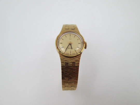 Omega mujer. Chapado oro y acero. Cuerda manual. Brazalete. Estuche. 1970