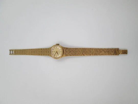 Omega mujer. Chapado oro y acero. Cuerda manual. Brazalete. Estuche. 1970