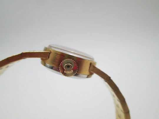 Omega mujer. Chapado oro y acero. Cuerda manual. Brazalete. Estuche. 1970