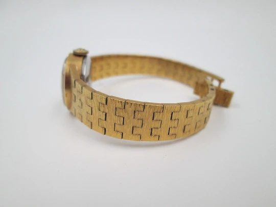 Omega mujer. Chapado oro y acero. Cuerda manual. Brazalete. Estuche. 1970