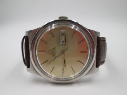 Omega. Acero inoxidable. Cuerda automática. Años 70. Calendario