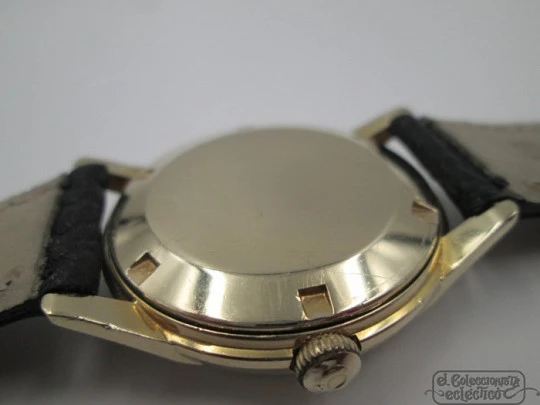 Omega. Laminado oro amarillo 14 quilates. Cuerda manual. Correa piel. 1950