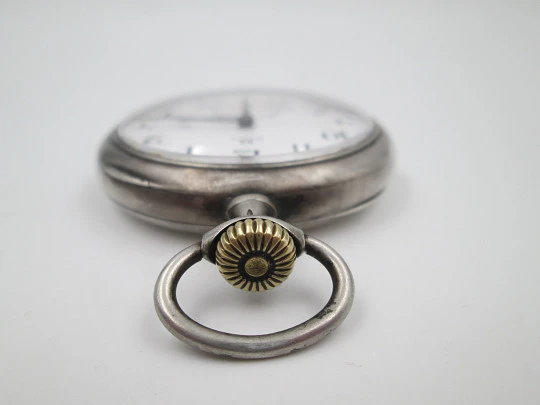 Omega. Plata de ley 900. Cuerda remontoir. Segundero. Lepine. Dial porcelana. 1900