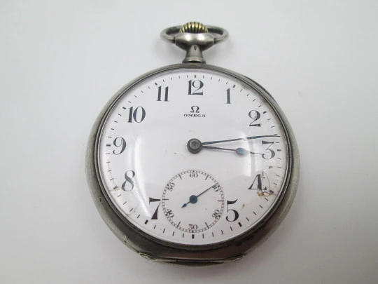 Omega. Plata de ley 900. Cuerda remontoir. Segundero. Lepine. Dial porcelana. 1900