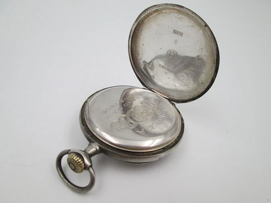 Omega. Plata de ley 900. Cuerda remontoir. Segundero. Lepine. Dial porcelana. 1900