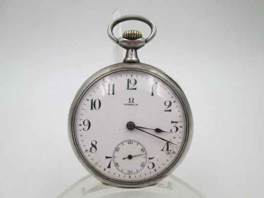 Omega. Plata de ley 900. Cuerda remontoir. Segundero. Lepine. Dial porcelana. 1900