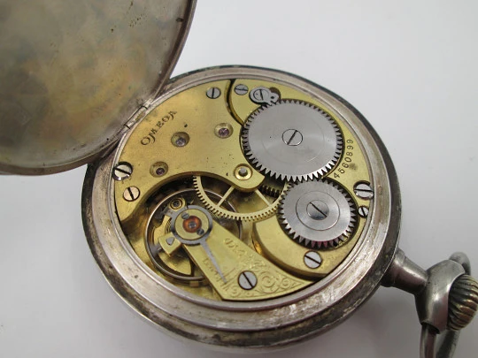 Omega. Plata de ley 900. Cuerda remontoir. Segundero. Lepine. Dial porcelana. 1900