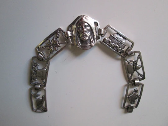 Openwork handmade bracelet. Sterling silver. Santiago Apostle motifs. 1948