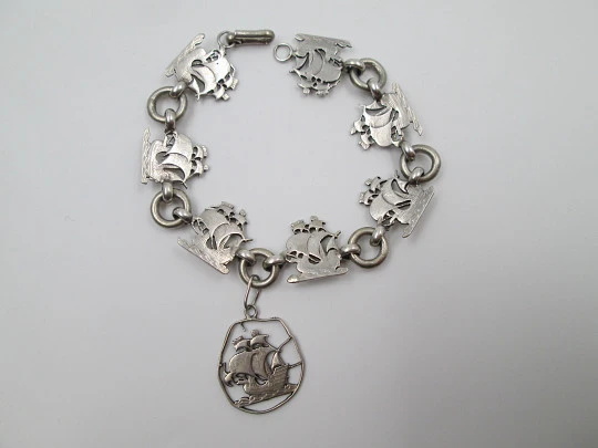 Openwork portuguese coins bracelet. Sterling silver. Caravels. 1950's