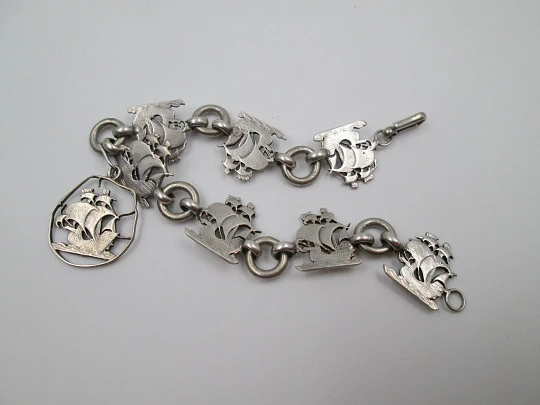 Openwork portuguese coins bracelet. Sterling silver. Caravels. 1950's