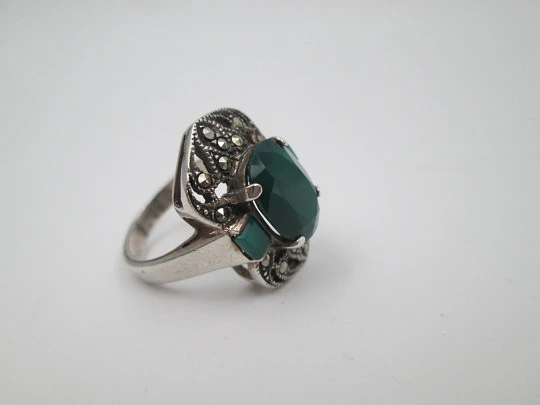 Openwork women's ring. 925 sterling silver. Marcasites & green gems. Europe. 1950's