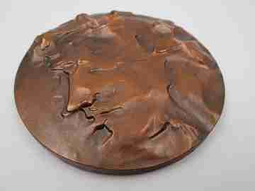 'Opinions of a model' FNMT copper medal. High relief, Héctor Carrión. 1985. Spain