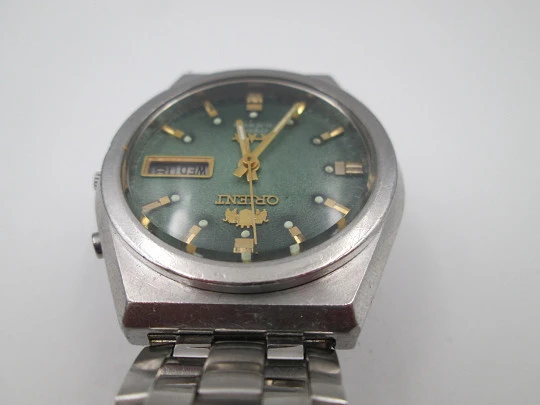 Orient Crystal 3 Stars. Steel. Automatic. Calendar. Green textured dial. Bracelet. 1970's Orient Crystal 3 Stars. Steel. Automatic. Calendar. Green textured dial. Bracelet. 1970's