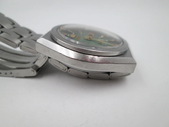 Orient Crystal 3 Stars. Steel. Automatic. Calendar. Green textured dial. Bracelet. 1970's Orient Crystal 3 Stars. Steel. Automatic. Calendar. Green textured dial. Bracelet. 1970's