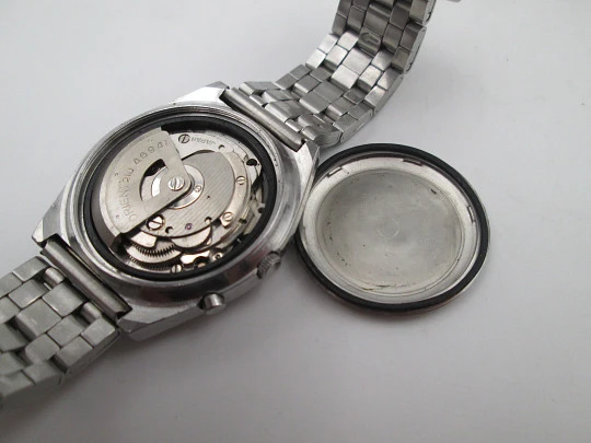 Orient Crystal 3 Stars. Steel. Automatic. Calendar. Green textured dial. Bracelet. 1970's Orient Crystal 3 Stars. Steel. Automatic. Calendar. Green textured dial. Bracelet. 1970's