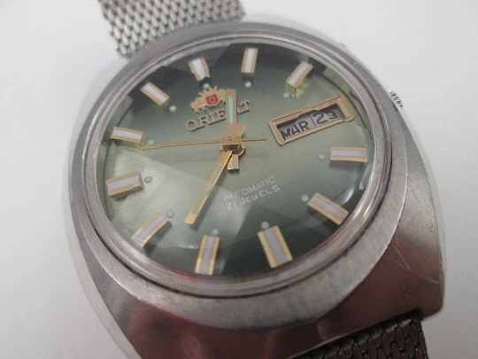Orient. Acero inoxidable. Dial verde. Cristal facetado. Calendario. Automático. Brazalete