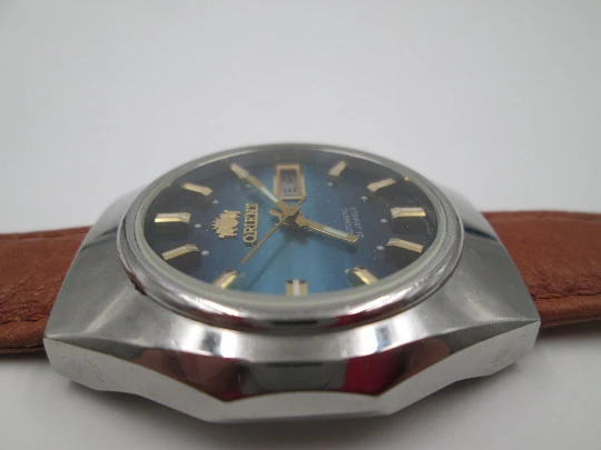 Orient. Automatic. Date & day. Leather strap. 1970's. Japan. Blue dial