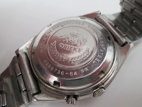 Orient. Stainless steel. Automatic. Calendar. Blue sphere. Bracelet. 1970's. Japan