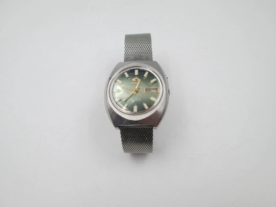 Orient. Stainless steel. Automatic. Calendar. Green dial. Faceted crystal. Bracelet. 1970's
