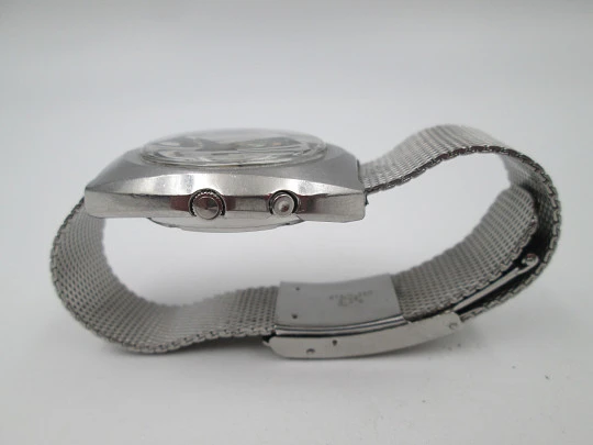 Orient. Stainless steel. Automatic. Calendar. Green dial. Faceted crystal. Bracelet. 1970's