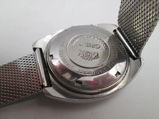 Orient. Stainless steel. Automatic. Calendar. Green dial. Faceted crystal. Bracelet. 1970's