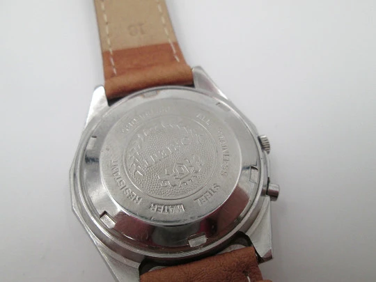 Orient. Stainless steel. Automatic. Date and day. Iridiscent dial. 1970's. Japan