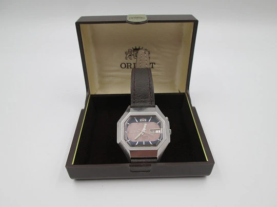 Orient. Steel. Automatic. Date & day. Bitone dial. Octagonal case. 1970's. Box. Japan