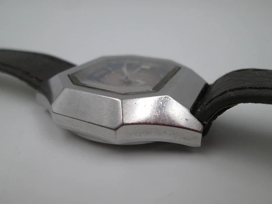Orient. Steel. Automatic. Date & day. Bitone dial. Octagonal case. 1970's. Box. Japan