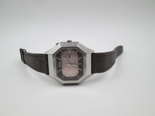 Orient. Steel. Automatic. Date & day. Bitone dial. Octagonal case. 1970's. Box. Japan