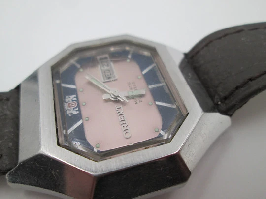 Orient. Steel. Automatic. Date & day. Bitone dial. Octagonal case. 1970's. Box. Japan