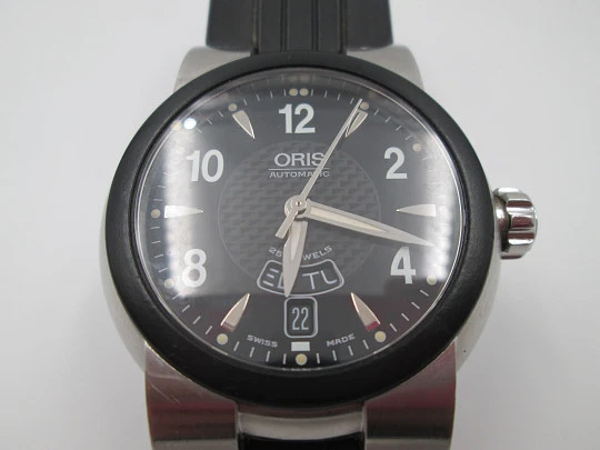 Oris TT1. Acero inoxidable. Día y fecha. Automático. Fondo vista. Correa caucho