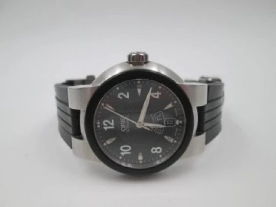 Oris TT1. Steel. Date & day. Automatic. Rubber strap and bezel. Exhibition back