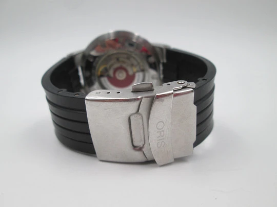 Oris TT1. Steel. Date & day. Automatic. Rubber strap and bezel. Exhibition back