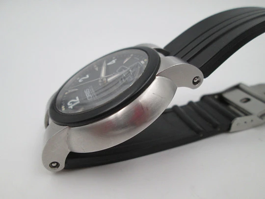 Oris TT1. Steel. Date & day. Automatic. Rubber strap and bezel. Exhibition back