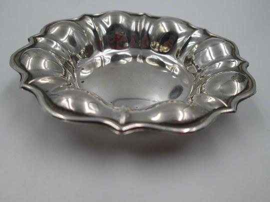 Ornate small tray. 925 sterling silver. Round shape. Hallmarks. Lobed edge. Spain. 1980's