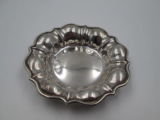 Ornate small tray. 925 sterling silver. Round shape. Hallmarks. Lobed edge. Spain. 1980's