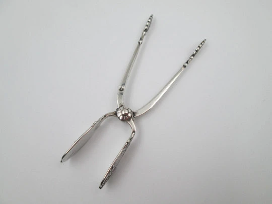 Ornate sugar tongs. 925 sterling silver. Shells and floral motifs. Spain. 1970's