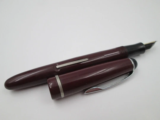 Osmiroid 65 fountain pen. Garnet and black plastic. Silver plated details. Lever filler. 1950