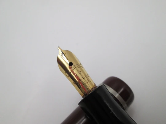 Osmiroid 65 fountain pen. Garnet and black plastic. Silver plated details. Lever filler. 1950