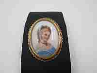 Oval brooch. Limoges painted porcelain and golden metal. Woman bust. 1950's