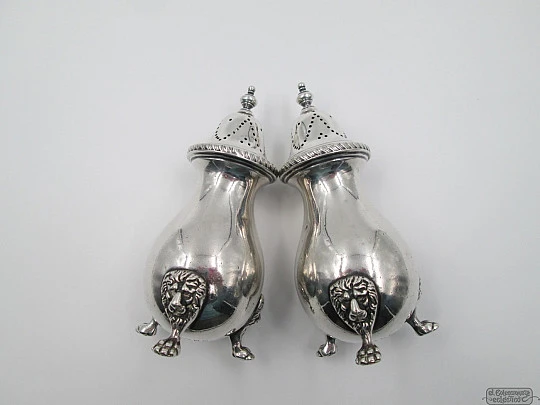Pair of salt & pepper shakers. Sterling silver. UK. 1930. Ellis Jacob Greenberg